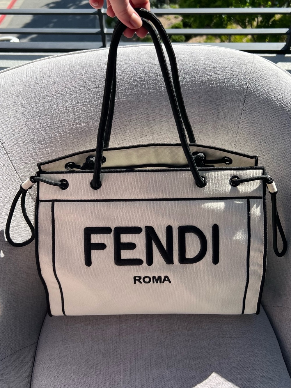 Fendi Large Roma Lea Tote Bag - Picture 2 of 13
